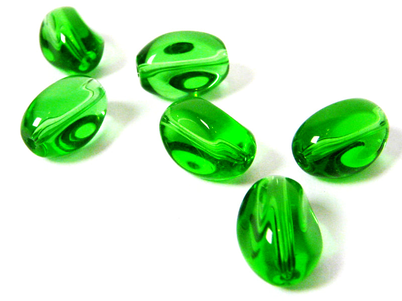 Gedrehte Glasperlen in grün 8 x 13 mm - 15 Stück