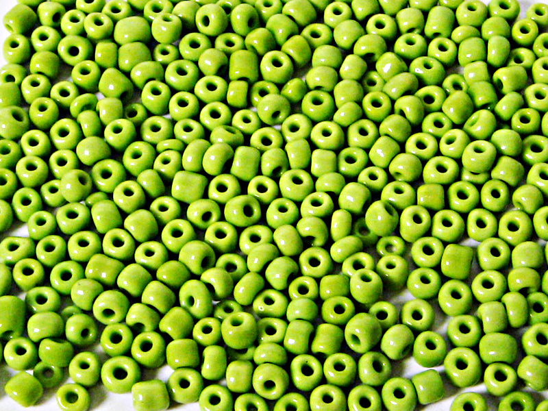 Rocailles Perlen in grün 3 x 4 mm - 20 Gramm