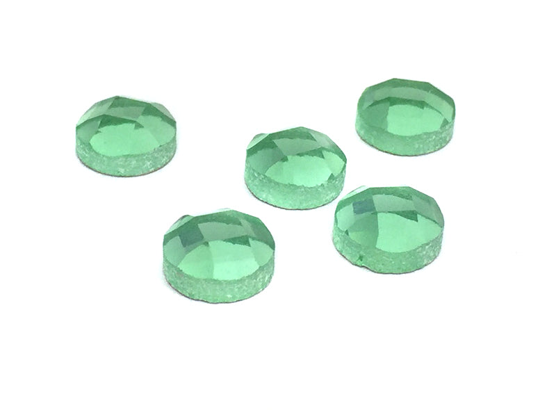 Facettierte Glascabochons 8 mm in grün